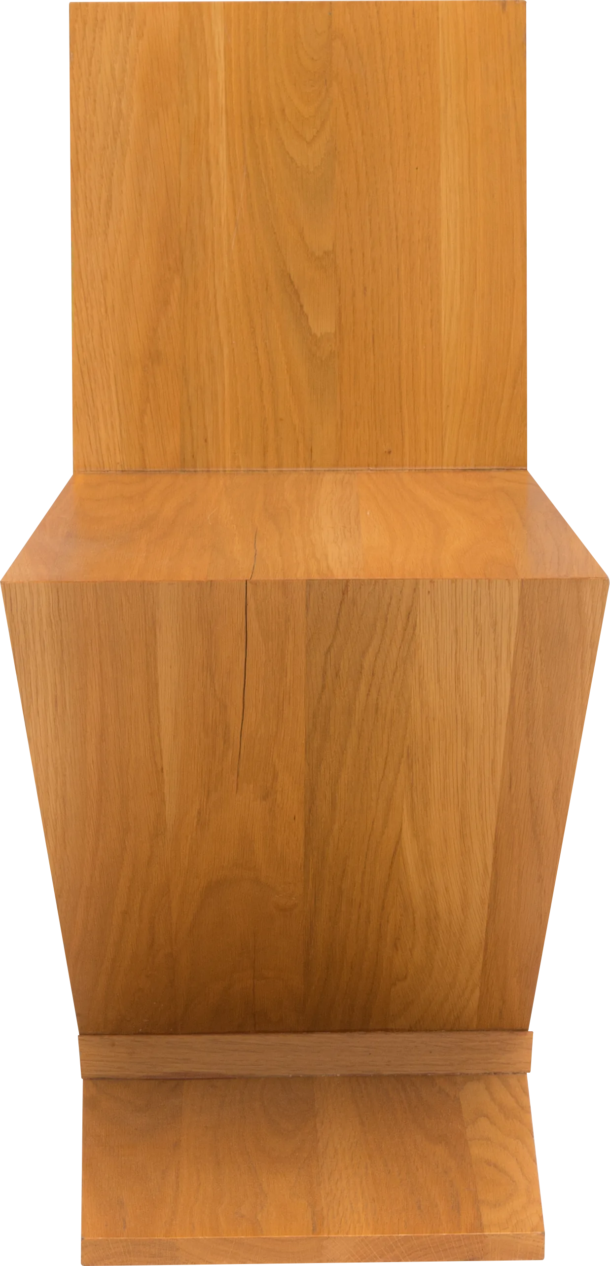 The Zig Zag chair in solid wood with its sculptural zig-zag line — material detail in the Walnut 03 finish