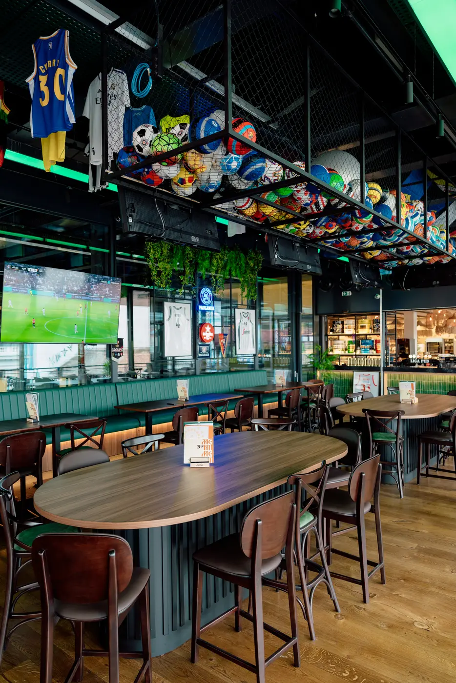 Liga Pub Rajićeva, furnished by Stiletto Furniture — oval table and wooden chairs