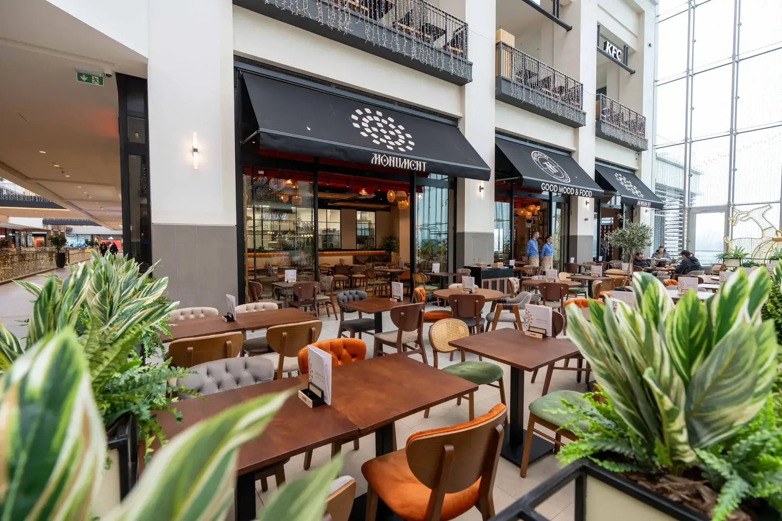 Monument restaurant in the Galerija mall — a detail of the table setting